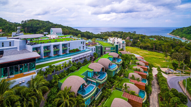Crest Resort & Pool Villas